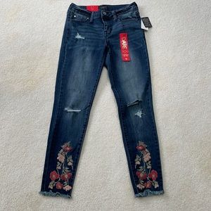 Celebrity Pink Mid Rise Skinny Jeans. Size 3/26